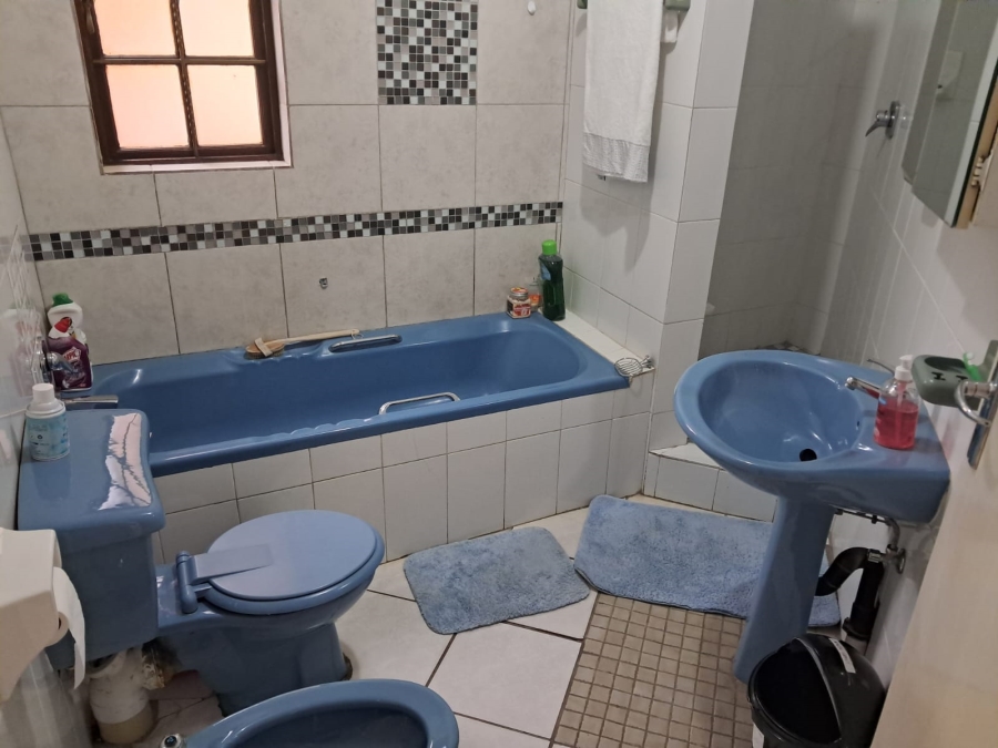 6 Bedroom Property for Sale in Safari Gardens North West